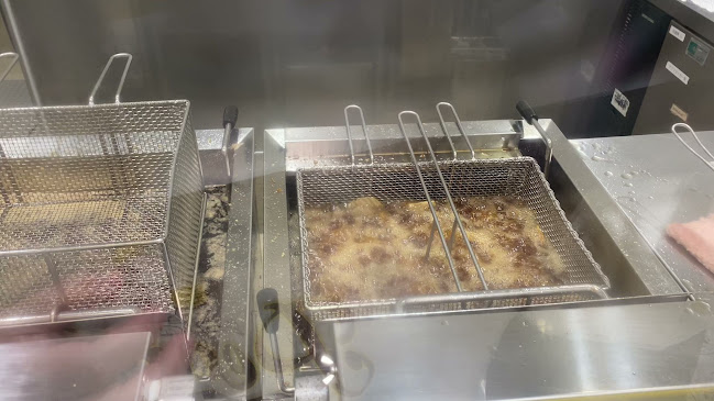 Calbee+ 東京駅店 - 飲食業