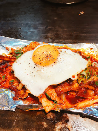 Opinii despre お好み焼 狸狸亭（ぽんぽこてい）上六店 în 大阪市 - 飲食業