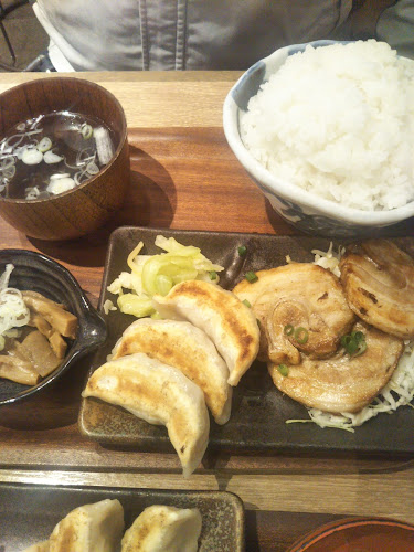 Opinii despre 肉汁餃子のダンダダン 新宿店 în 新宿区 - 飲食業