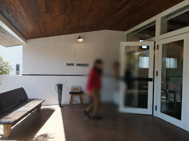 Opinii despre カフェ フレディ în 神戸市 - 飲食業