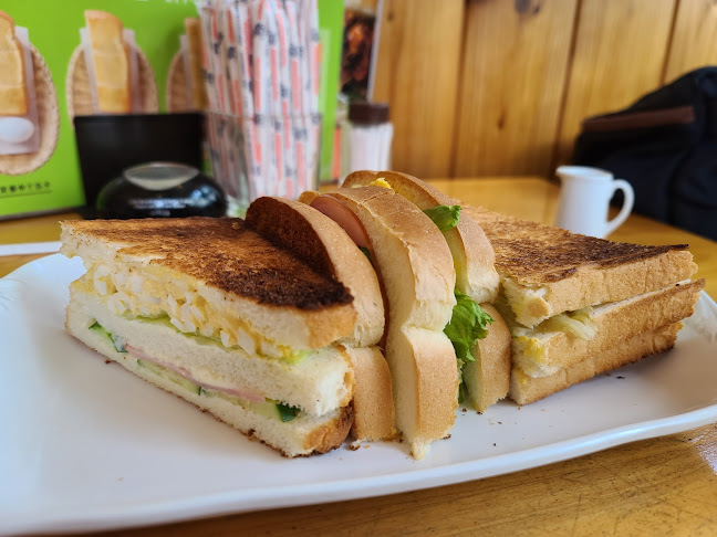 Opinii despre コメダ珈琲店 烏丸五条店 în 京都市 - 飲食業