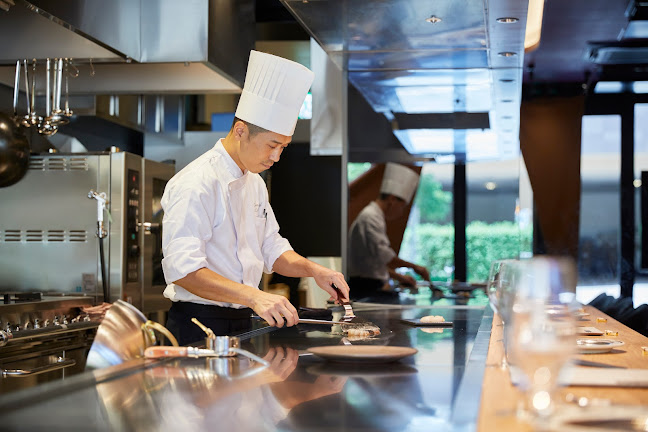 ニュー松坂 西宮北口店 - 飲食業