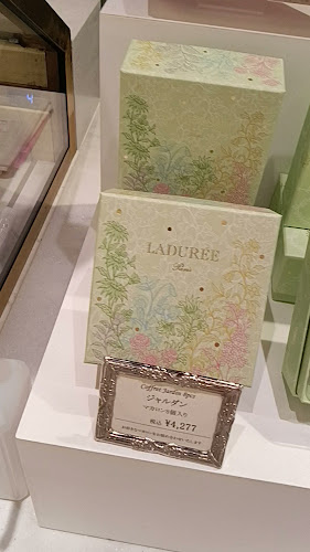Opinii despre LADUREE 渋谷フードショー în 渋谷区 - 飲食業