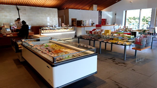 六花亭 神楽岡店 - 飲食業