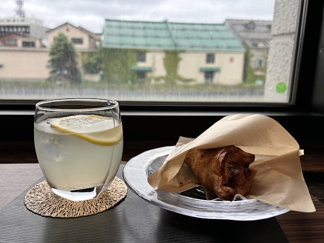 〒047-0031 北海道小樽市色内１丁目２−１７ 小樽ステンドグラス美術館 2F