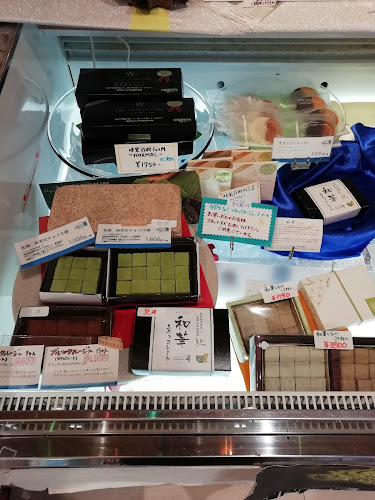 Opinii despre ラコンチュル オカヤス în 西尾市 - 飲食業