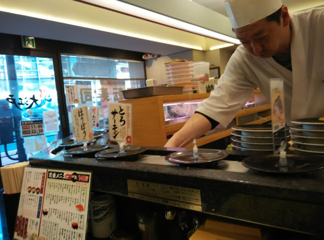 Opinii despre 回転寿司大江戸 池袋南口店 în 豊島区 - 飲食業