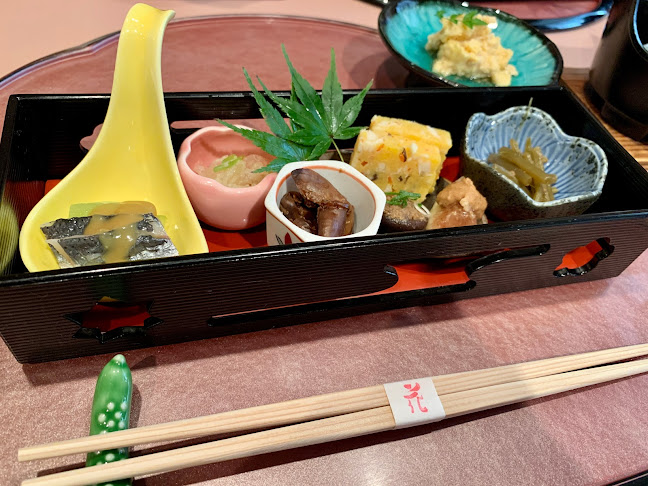 季節のお料理 花うち田 - 飲食業