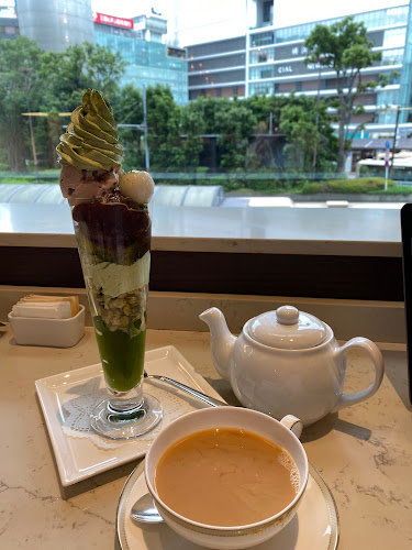 Opinii despre ラウンジ「シーウインド」 în 横浜市 - 飲食業