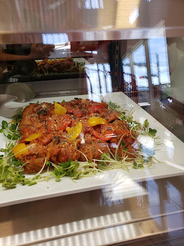 （株）肉のとり安 - 飲食業