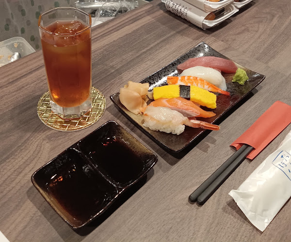 お寿司の食べられるBar BLOSSOM - 飲食業