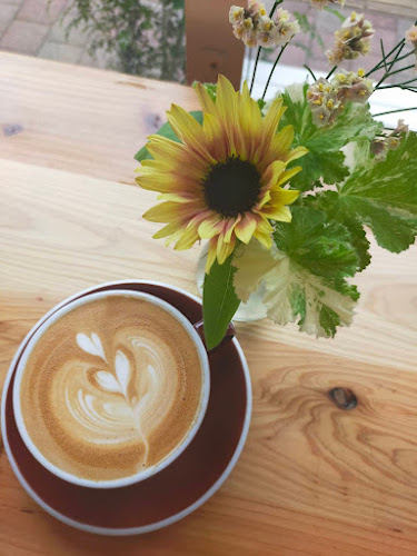 Opinii despre MOON SIDE COFFEE în ふじみ野市 - 飲食業