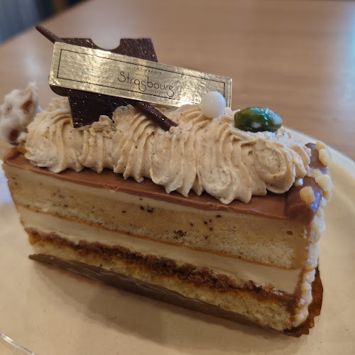 Opinii despre パティスリーストラスブール NOVA店 în 横浜市 - 飲食業