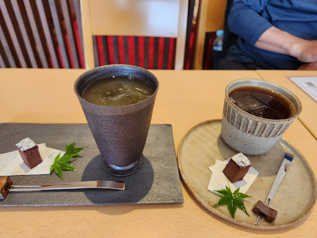 Opinii despre 間鍋竹士のうつわを愉しむカフェギャラリー în 防府市 - 飲食業