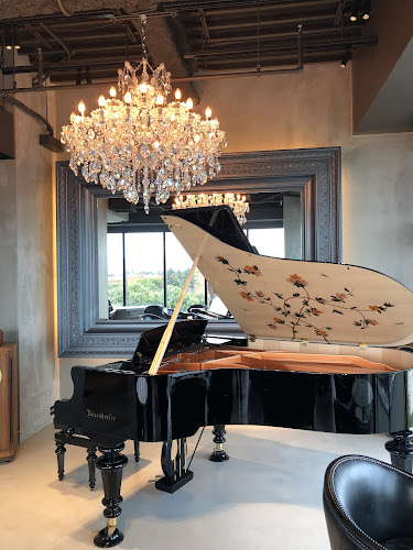 〒190-0014 東京都立川市緑町３−１