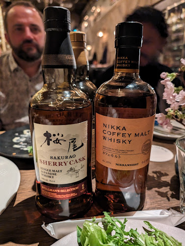 Opinii despre 東京ウイスキーライブラリー în 港区 - 飲食業