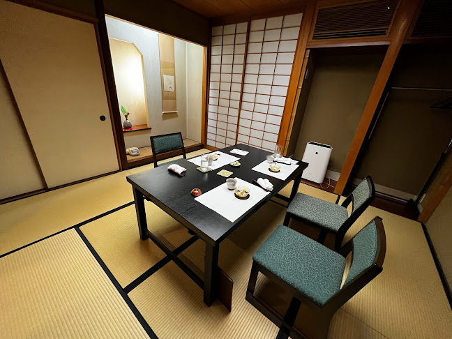 割烹 松由 - 飲食業