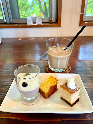 マニスマニス - 飲食業