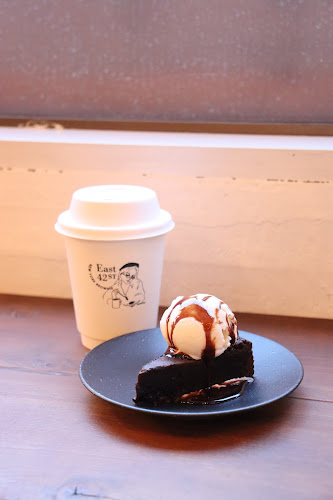 Comentarii opinii despre East42st NEW YORK BROWNIE