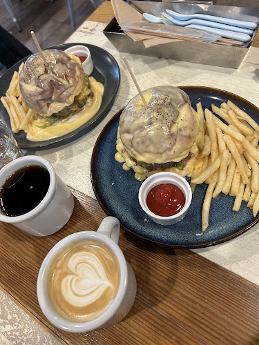 Opinii despre cafe STUDIO în 渋谷区 - 飲食業