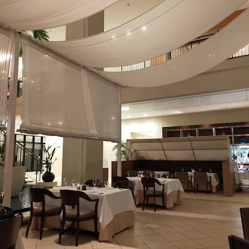 Opinii despre プールサイドレストラン「サザンテラス」 în 糸満市 - 飲食業