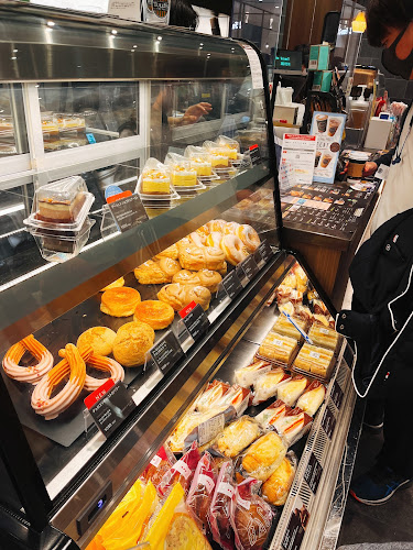 タリーズコーヒー 渋谷スクランブルスクエア店 - 飲食業