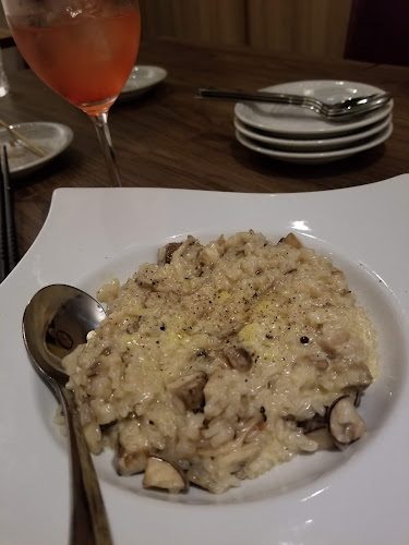 溶岩焼きグリルと世界のワイン肉助 上大岡店 - 飲食業