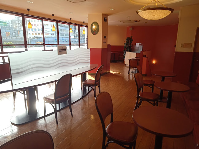 Comentarii opinii despre カフェ・ベローチェ 伊勢佐木町店