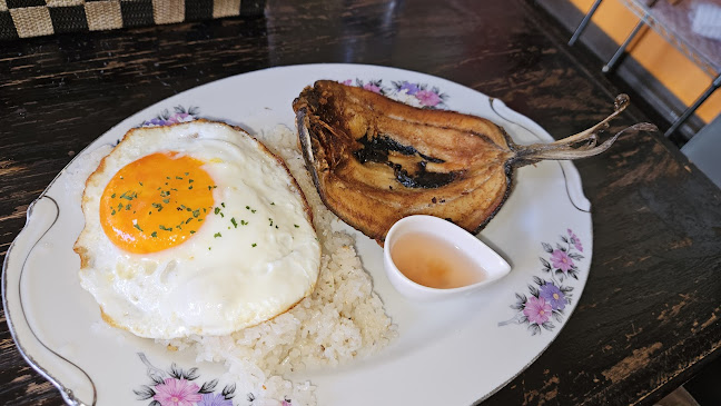 〒904-0004 沖縄県沖縄市中央１丁目２８−７