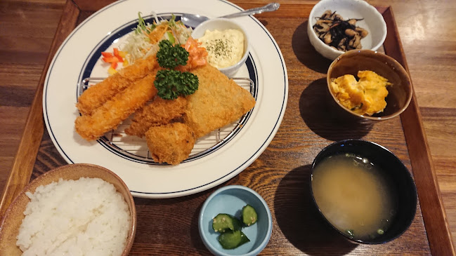 〒885-0037 宮崎県都城市花繰町１７−３