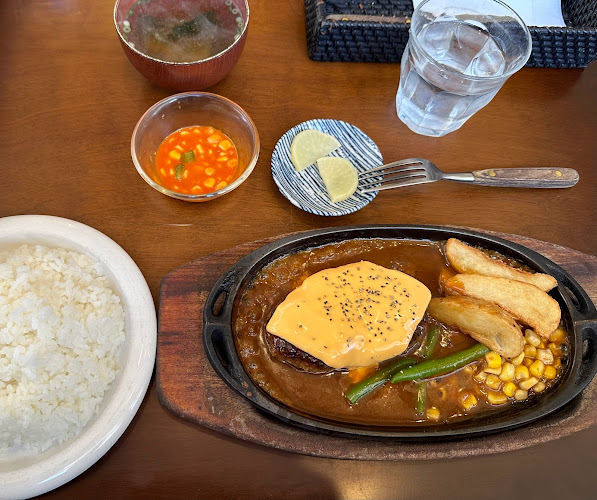 〒950-0088 新潟県新潟市中央区万代１丁目１−２２