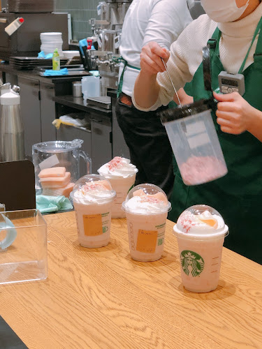 Comentarii opinii despre スターバックス コーヒー 名古屋則武新町1階店