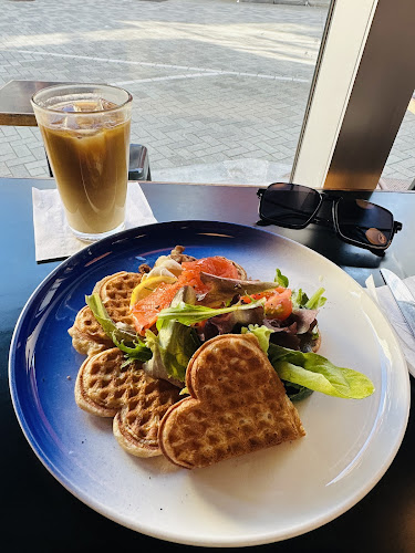 〒111-0032 東京都台東区浅草２丁目６−１５