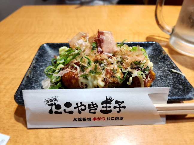 Opinii despre たこやき王子 難波道頓堀店 たこ焼き 串カツ専門店 în 大阪市 - 飲食業