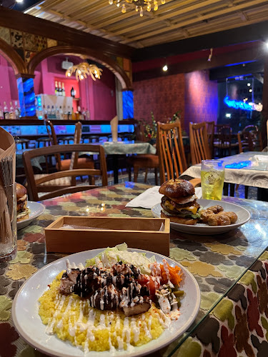 OVERWHELM HAMBURGER and BAR STAND - 飲食業