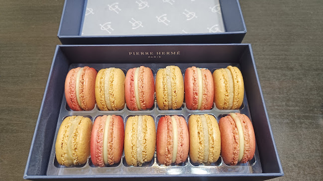 Opinii despre ピエール・エルメ・パリ 大丸神戸店 în 神戸市 - 飲食業