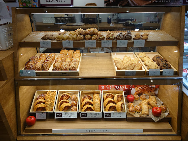 シャトレーゼ 千種宮根台店 - 飲食業