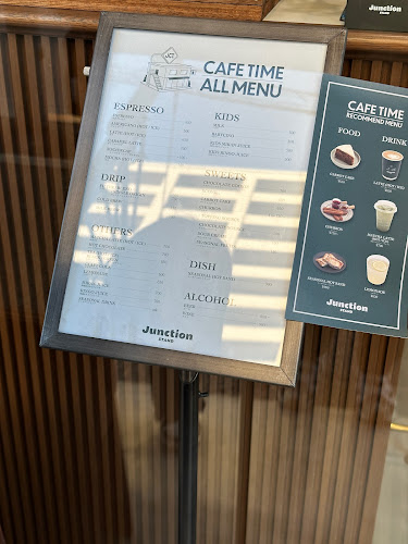 Opinii despre Junction STAND Cafe Bar în 世田谷区 - 飲食業