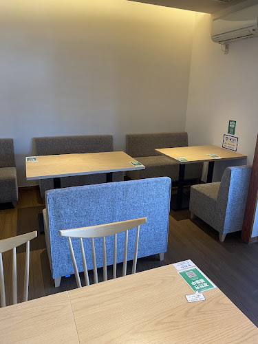 Opinii despre まちのカフェ（なみきマーケット） în 飯田市 - 飲食業