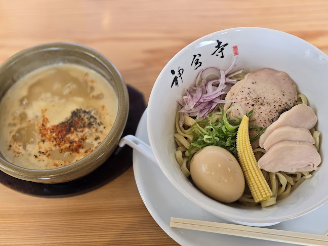 二層泡鶏白湯 神宮寺