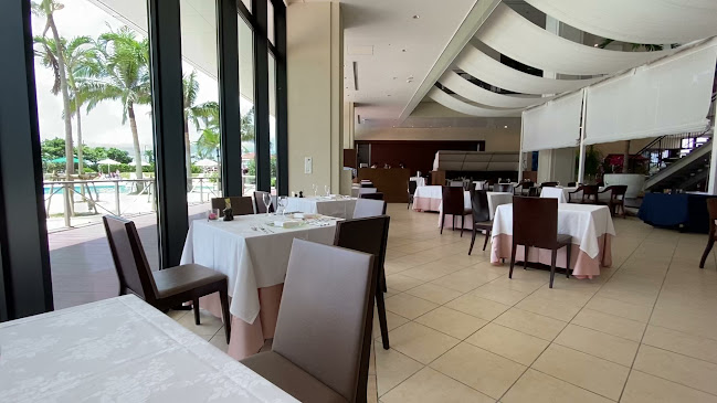 プールサイドレストラン「サザンテラス」