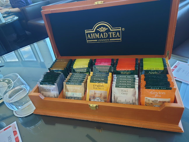 スカイラウンジ トップ・オブ・プリンス - 飲食業