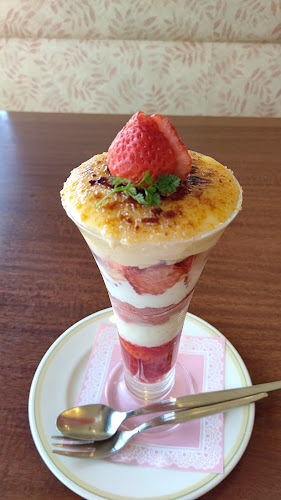 ロイヤルホスト橘通店 - 飲食業