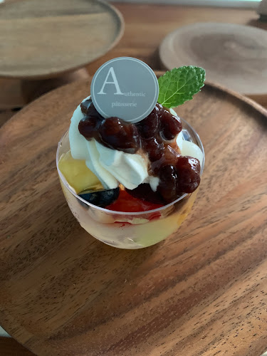 Opinii despre パティスリーオーセンティック în 神戸市 - 飲食業