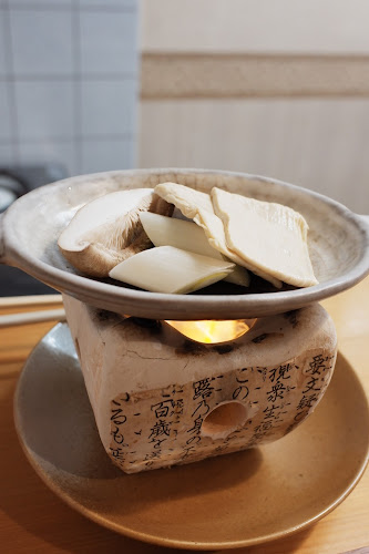 〒604-8315 京都府京都市中京区御池通黒門東入大文字町２３３−４ 堀川御池を西進、南側です