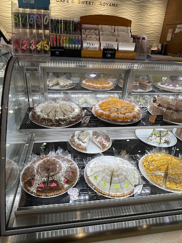 カフェ青山 岡山本店 - 飲食業