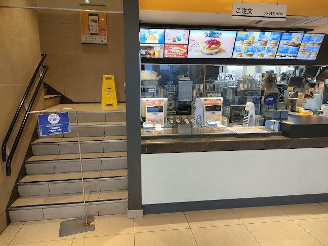 Opinii despre マクドナルド コクーンシティ店 în さいたま市 - 飲食業