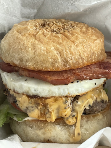 Opinii despre SOUTH SIDE BURGER（サウスサイドバーガー） în 田原本町 - 飲食業