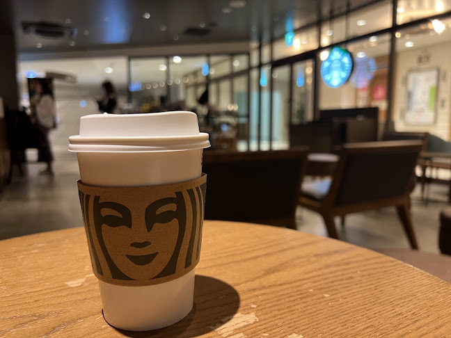 Opinii despre スターバックス コーヒー 天王寺ミオ 本館3階店 în 大阪市 - 飲食業