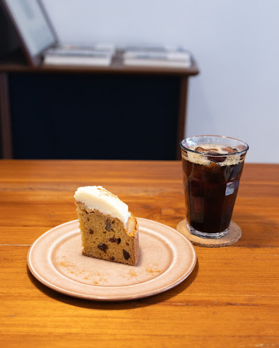 Travelbook&coffee HUB CAFE - 姫路市